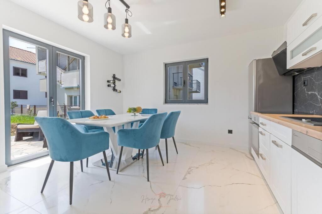 Strelitzia With Jacuzzi Appartement Split