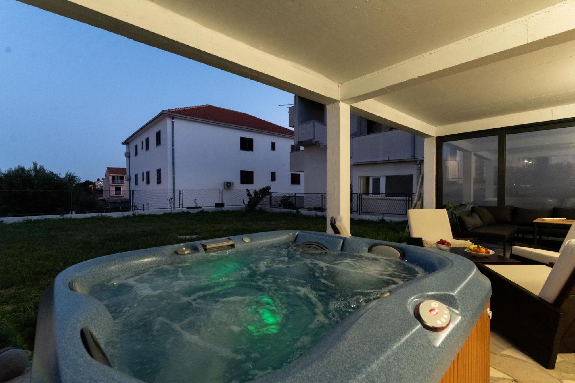 Strelitzia With Jacuzzi Appartement *