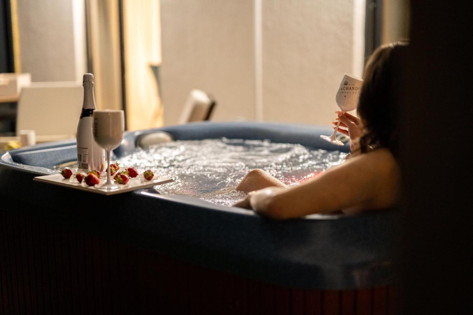 Strelitzia With Jacuzzi Appartement *